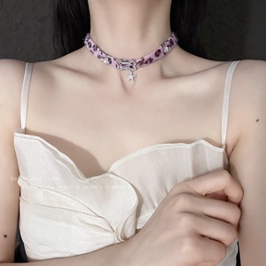 Gargantilla de estrella de cinco puntas de felpa morada, diseño de subcultura de nicho 2K, anillo de cuello corto de pelo de caballo estilo punk para mujer. - Product Image 3