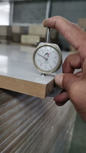 Chất lượng cao <span class=keywords><strong>UV</strong></span> <span class=keywords><strong>MDF</strong></span> độ bóng cao <span class=keywords><strong>MDF</strong></span>/PET/Acrylic Board melamine <span class=keywords><strong>MDF</strong></span> 15 mét 18 mét - Product Image 2