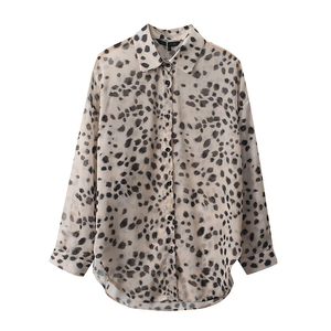 Chemisier en satin imprimé léopard personnalisé 2026 pour <span class=keywords><strong>femme</strong></span>, coupe décontractée, manches longues, boutonné, tombé fluide, hauts vintage OEM/ODM - Product Image 1