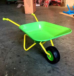 Mini carretilla de jardín de 9 litros para niños 3 + <span class=keywords><strong>s</strong></span>ólido 4,00-8 rueda de acero y bandeja de Metal de plástico carretilla de juguete - Product Image 2