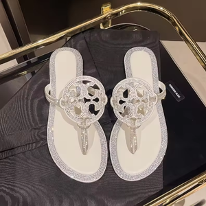 Trendy Summer Floral Rhinestone Flip Flops Luxury Full Diamond <strong>Flat</strong> for Versatile Casual Beach <strong>Sandals</strong> for Women - Product Image 3