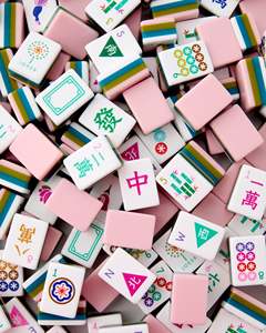 Juego de Mahjong Americano Rosa de Lujo con 160 Diseños de Patrones Chinos, Fichas Acrílicas Duraderas para Entretenimiento Familiar - Product Image 1