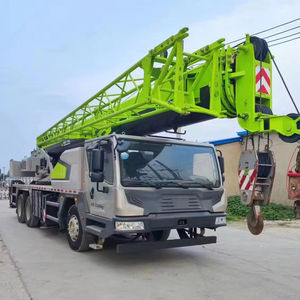 Grúa sobre camión usada Zoomlion ZTC250 25T con certificación EPA, grúa todoterreno de elevación estable para sitios de obra - Product Image 1