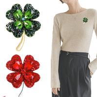Broche trèfle à quatre feuilles en strass tendance pour femme, élégante broche porte-bonheur avec base en alliage et cristaux pour costume ou accessoire d'écharpe