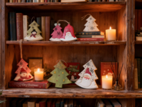 Décoration de Noël suspendue personnalisée en bois massif gravé, thème féerique écologique, Père Noël et bonhomme de neige, avec corde