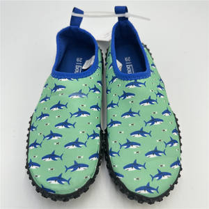 OEM <span class=keywords><strong>prix</strong></span> d'usine chaussures d'eau pour enfants adultes impression mignonne conception pour la plage marche yoga natation surf été Aqua chaussures - Product Image 1