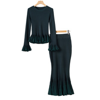 Ensemble 2 pièces tricoté pour femme : Haut pull à col rond et manches longues avec volants en tulle et jupe longue sirène – Collection Automne