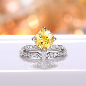 Anello di Lusso a Forma di Corona e Goccia per Donne, Gioiello da Dito in Stile Principessa - Product Image 1