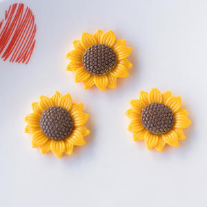Jolies petites fleurs de tournesol en résine, accessoires de bijoux, ornements de voiture écologiques, matériaux de bricolage en gros - Product Image 3