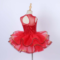 Tenue de danse de compétition rouge à sequins sans manches, col montant, avec garniture dorée en maille et jupe en tulle pour scène