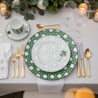 Service de vaisselle en céramique tressée verte de luxe, assiettes en porcelaine motif trèfle porte-bonheur pour mariage, hôtel, restaurant, vente en gros