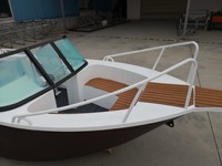 Hors-bord de pêche en alliage d'aluminium avec des mains courantes confortables est un vendeur chaud, adapté pour 6-8 passagers
