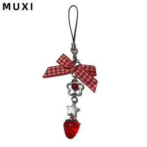 Estilo pastoral dulce lindo pequeño <span class=keywords><strong>bosque</strong></span>-estilo tridimensional fresa arco teléfono móvil cadena decoración hecha de poliéster - Product Image 2