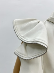 Giacca <span class=keywords><strong>in</strong></span> Pelle Senza Tempo per Donne <span class=keywords><strong>con</strong></span> Dettaglio <span class=keywords><strong>Cintura</strong></span> <span class=keywords><strong>in</strong></span> <span class=keywords><strong>Vita</strong></span>, Cuciture Premium e Interno Morbido, Ideale per Lavoro e Ufficio - Product Image 2