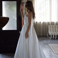 Robe de mariée bustier en satin froncé style basque avec corset, coupe trapèze, collection 2026, vente en gros sur mesure
