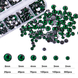 Diamantes de imitación acrílicos de base plana para arte de uñas, joyería de resina, 12 compartimentos, mezcla explosiva de diamantes de imitación para uñas, color sólido plateado, plástico - Product Image 3
