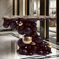 Console contemporaine moderne en acier inoxydable sculpté à la main, table de console haut de gamme laquée noire avec accents dorés, pour entrée, hôtel, maison, villa
