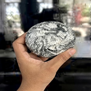 Sphère de cristal de guérison sculptée en agate mousse Druzy de qualité supérieure – Pierre précieuse naturelle pour la décoration intérieure, cadeau pour la fête des mères - Product Image 1