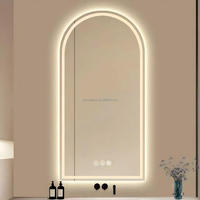 Miroir intelligent mural en verre cintré avec LED et interrupteur tactile pour salle de bain