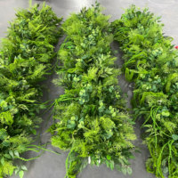 Vente en gros de chemins de table floraux artificiels élégants faits à la main en plastique pour les arrangements et décorations de mariage