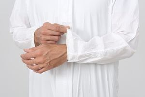 وزرة طبية متعددة الأغراض يمكن التخلص منها مع سترة أمان صغيرة المسامية ميزة مقاومة للماء من مادة PP - Product Image 4