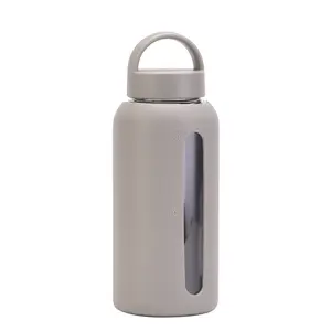 Hot Selling Sports Water Bottle Glass Water Bottle With Protective Silicone Sleeve and Lid Leak-Proof Glass Water Bottle