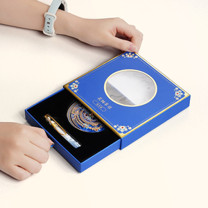 Boîte rigide de style chinois avec fenêtre ronde transparente, motif floral émaillé bleu vif, pour miroir de poche ou emballage d'ornements - Product Image 2