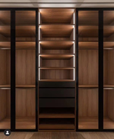 Systèmes de dressing sur mesure de luxe modernes et autoportants, armoires de chambre personnalisables en différents matériaux pour appartements et hôtels
