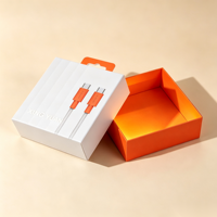 Boîte personnalisée à rabat supérieur avec languette de suspension, emballage de vente au détail en carton, logo imprimé orange, finition mate lisse, boîtes cadeaux pour câbles