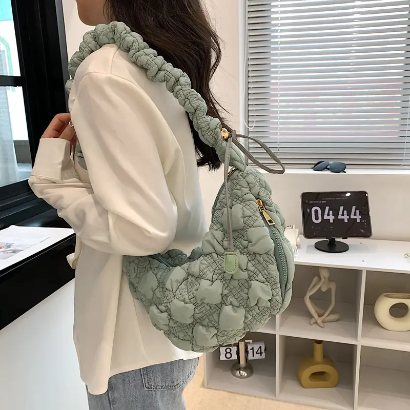 2024 parlaklık yeni moda naylon kadın tek kayış Crossbody hamur omuzdan askili çanta özel çantalar ve çanta