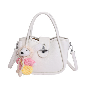 Graziosa Mini Borsa <span class=keywords><strong>a</strong></span> Secchiello con Ciondolo in Peluche, Borsa <span class=keywords><strong>a</strong></span> Tracolla e con Manico Superiore in Morbida Pelle PU per la Moda Quotidiana - Product Image 5