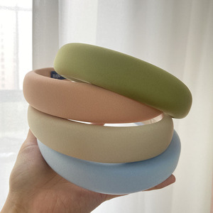 La diadema de satén de color liso estilo coreano es una diadema sencilla y elegante para niñas con bordes anchos. - Product Image 3