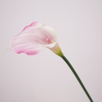 Großhandel Künstliche Calla-Lilien, Realistische Lotusblüten, Einzelner Zweig für Hochzeiten und Blumenarrangements