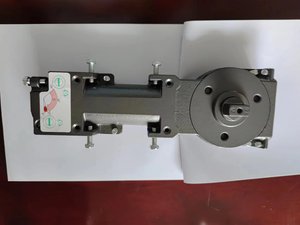 Resorte de Piso Monocilíndrico Moderno BTS-60 de Hierro Fundido para Aplicaciones en Hoteles - Product Image 3