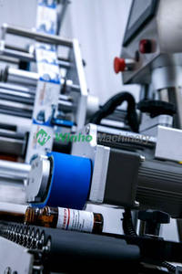 Haute vitesse bas prix machine à étiquettes personnalisée flacons d'huile <span class=keywords><strong>de</strong></span> <span class=keywords><strong>parfum</strong></span> horizontaux bouteilles à bille brillant à <span class=keywords><strong>l</strong></span>èvres autocollants adhésifs - Product Image 3