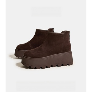 Botas de tobillo con plataforma de gamuza para mujer, botas cortas de invierno con cremallera trasera, calzado informal de moda que aumenta la altura, color camel - Product Image 4