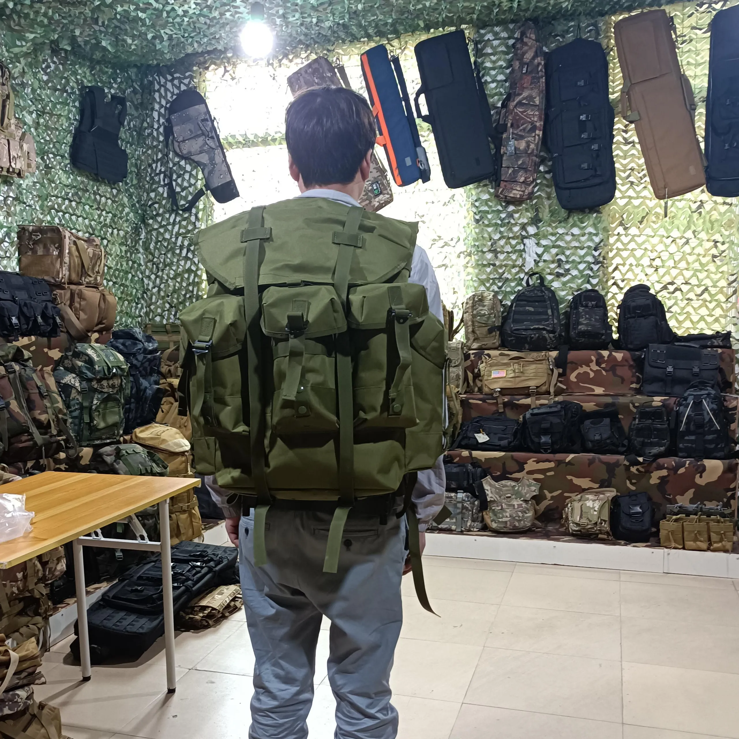 Chenhao su geçirmez 50 Litre Molle sistemi sırt çantası Bug Out çanta sırt çantası alüminyum çerçeve taktik sırt çantası askerler