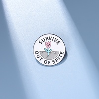 "Survive Out of Spite" Épingle en émail inspirante-Épingle de collier à slogan avec lettres Cadeau de bijoux de mode pour les enfants et les amis