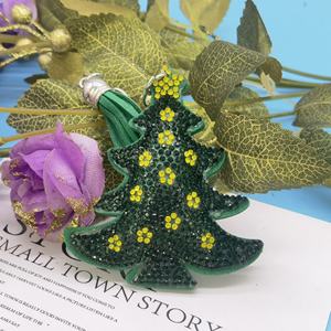 Llavero de terciopelo personalizado al por mayor con diamantes de imitación, colgante de árbol de Navidad de Papá Noel - Product Image 2