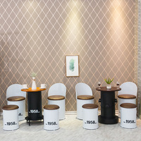 Café-bar industriel vintage personnalisé seau à huile en fer créatif combinaison de table et de chaises design ensemble commercial de loisirs