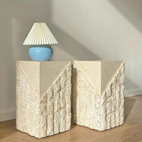 Socle en travertin brut ciselé sur mesure, support d'appoint minimaliste pour salon, villa, hôtel, projets de décoration intérieure