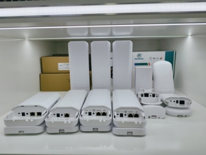 Radio extérieure WiFi 6 et 30KM PtP/PtMP 5.8GHz 2400Mbps Qualcomm 512 Mo de RAM intégrée, antenne parabolique 29dBi, SFP et ports Gigabit doubles - Product Image 6
