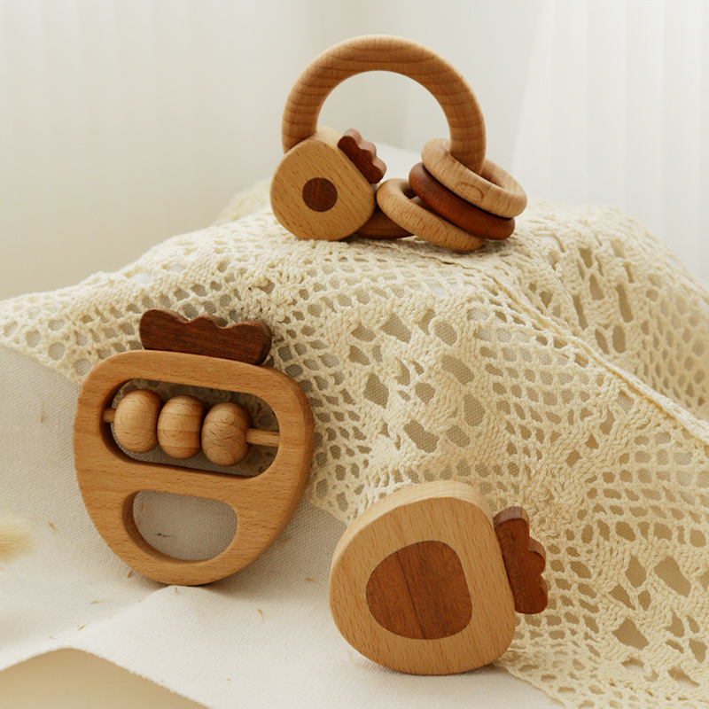 Carrot rattle 3-piece set