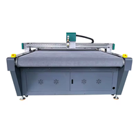 Machine de découpe de feuilles d'isolation phonique avec découpe en V et couteau vibrant