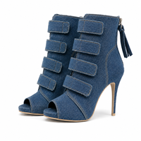 Bottines à bout ouvert en denim bleu pour femmes, talon aiguille de 12 cm, multi-bretelles, chaussures tendance, fabrication OEM ODM, vente en gros