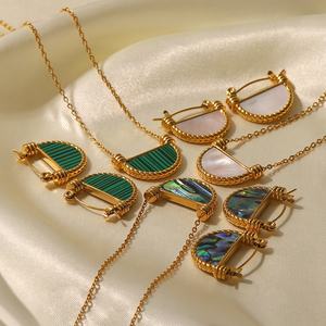 Collar de Joyería Fina de Acero Inoxidable con Colgante de Concha Natural en Forma de <span class=keywords><strong>Abanico</strong></span> con Malaquita Negra y Abulón Sinfónico - Product Image 5