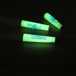 Papel de fumar personalizado con puntas que brillan en la oscuridad para fumar en una tabacaria. - Product Image 4