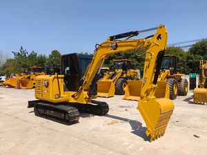 รถขุดขนาดเล็ก CAT 306E2 น้ำหนัก 5.8 ตัน เครื่องยนต์ดีเซล Cat C2.4 ได้รับการรับรองมาตรฐาน CE/EPA  พร้อมสายพานยางและระบบไฮดรอลิก - Product Image 2