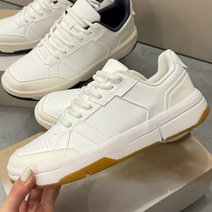 Zapatillas Deportivas de Alta Calidad para Hombre y Mujer, Zapatillas Casuales de Cuero, Planas, Estilo Deportivo, para Correr, Caminar, Estilo Cloud - Product Image 1