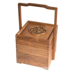 Caja de regalo cuadrada de madera maciza de varias capas con asa para guardar frutos secos y para empaquetar regalos. - Product Image 1
